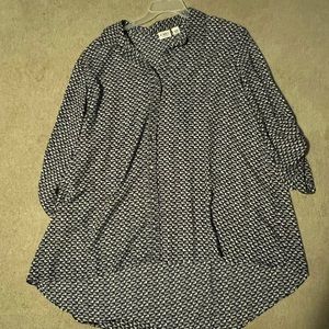 Cato black and white tunic top. Front is shorter than the back. Size 18/20